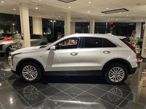 Certified 2024 Cadillac XT4 Luxury w/ Cold Weather Package image 3