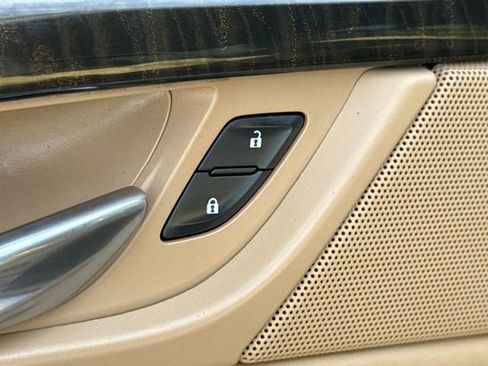 Used 2018 Cadillac Escalade ESV Platinum AWD/4WD image 22