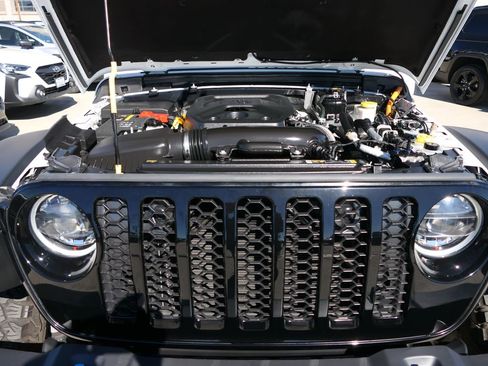 Used 2024 Jeep Wrangler Unlimited image 27