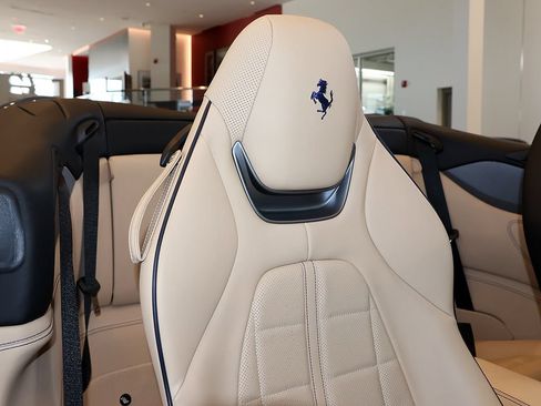 Certified 2020 Ferrari Portofino RWD image 21