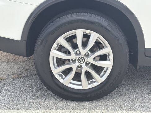Used 2018 Nissan Rogue SV w/ Premium Package FWD image 17