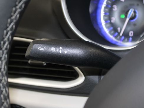 Used 2024 Chrysler Pacifica Touring-L image 37