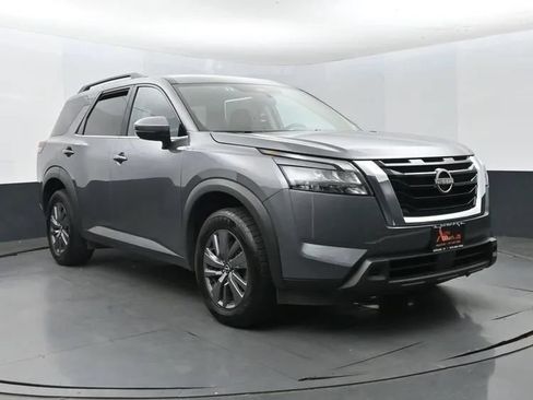 Used 2024 Nissan Pathfinder SV FWD image 2