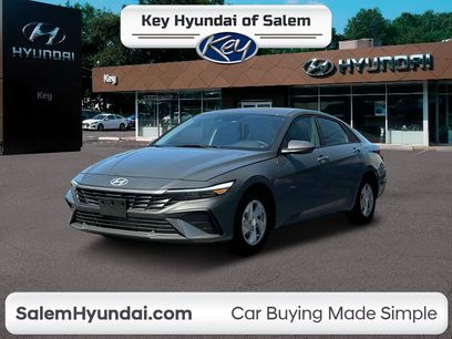 New 2025 Hyundai Elantra SE