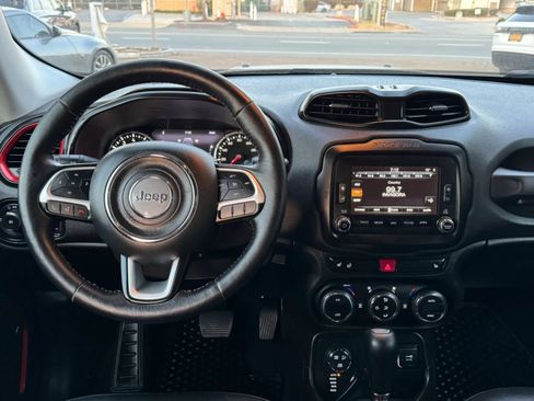 Used 2017 Jeep Renegade Trailhawk w/ Premium Trailhawk Package AWD/4WD image 35