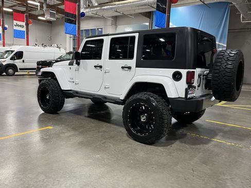 Used 2018 Jeep Wrangler Unlimited Sahara image 3