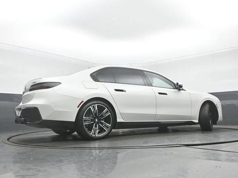 Used 2023 BMW i7 xDrive60 AWD/4WD image 33