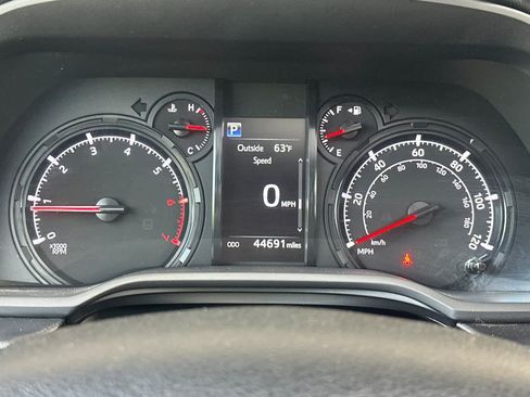 Used 2021 Toyota 4Runner SR5 Premium w/ Moonroof Package AWD/4WD image 25