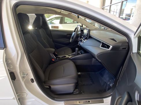 Used 2022 Toyota Corolla LE image 32