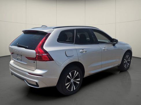 Used 2025 Volvo XC60 B5 Core AWD/4WD image 7