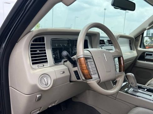 Used 2009 Lincoln Navigator 4WD image 9