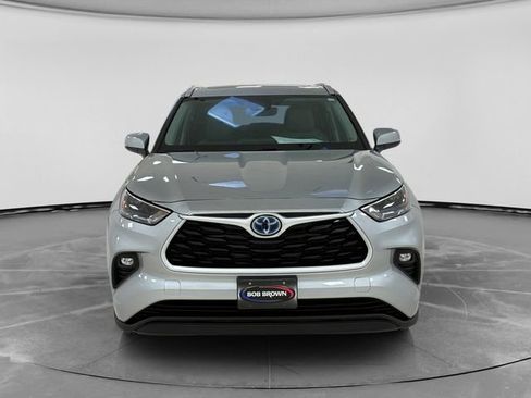 Used 2022 Toyota Highlander XLE AWD/4WD image 8