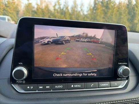 Used 2021 Nissan Rogue S image 18