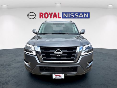 Used 2023 Nissan Armada SL w/ Captain's Chairs Package image 2