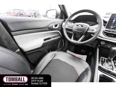 Used 2024 Jeep Compass Latitude AWD/4WD image 9