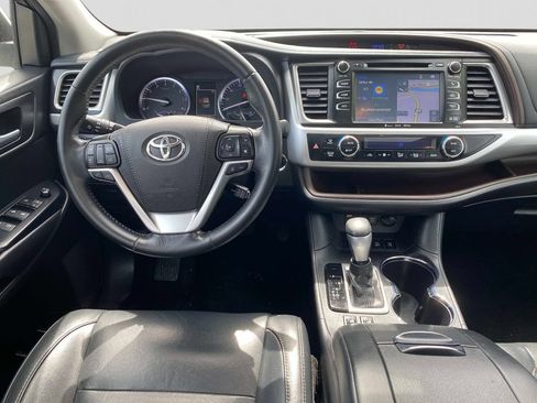 Used 2017 Toyota Highlander XLE w/ Carpet Mat Package AWD/4WD image 13