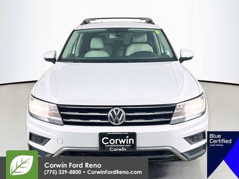 Used 2018 Volkswagen Tiguan SE w/ 3rd Row Seat Package AWD/4WD image 2