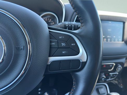 Used 2020 Jeep Compass Latitude FWD image 20