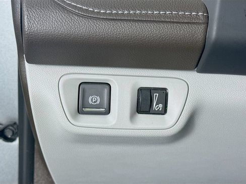Used 2023 GMC Acadia SLE w/ Driver Convenience Package FWD image 19