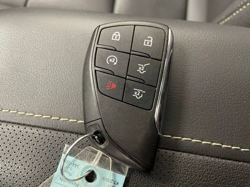 Used 2023 Chevrolet Suburban Premier w/ Premium Package 2 AWD/4WD image 23