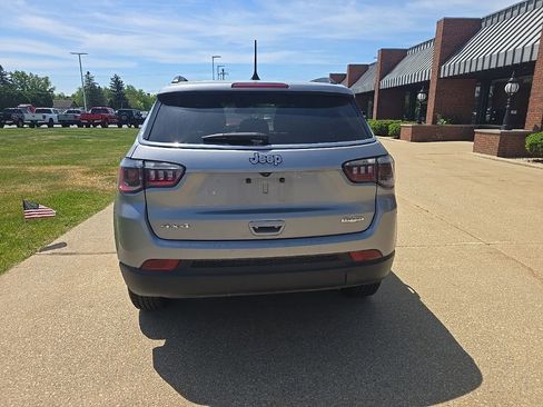 Used 2024 Jeep Compass Latitude AWD/4WD image 6