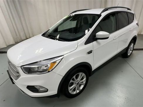 Used 2018 Ford Escape SE w/ Ford Safe & Smart Package image 4