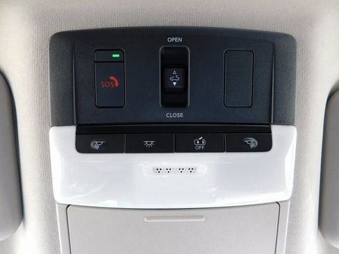 Used 2025 Nissan Sentra SR w/ SR Premium Package image 30