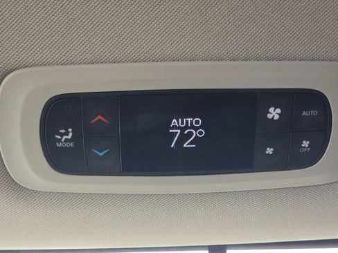 Used 2022 Chrysler Pacifica Touring-L image 22