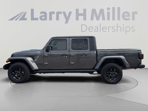 Used 2023 Jeep Gladiator Mojave AWD/4WD image 3