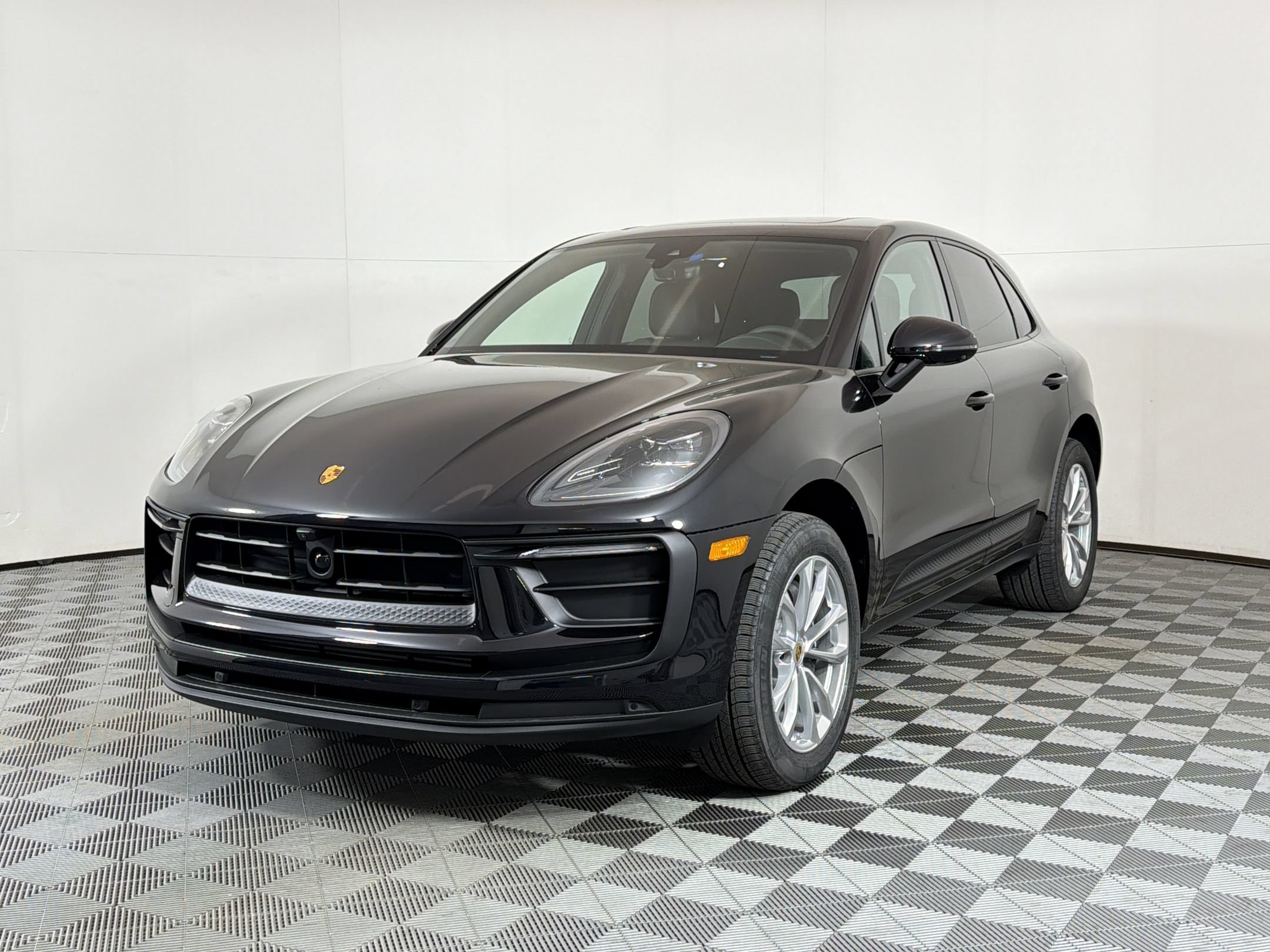 Used 2026 Porsche Macan AWD/4WD image 1