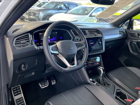 Used 2023 Volkswagen Tiguan SE R-Line image 16