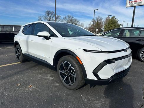 New 2026 Chevrolet Equinox EV LT image 2