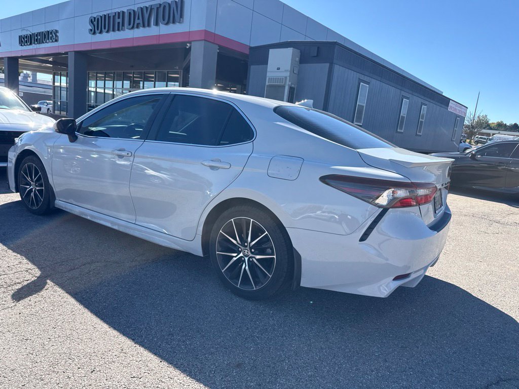 Used 2024 Toyota Camry SE w/ Cold Weather Package FWD image 8