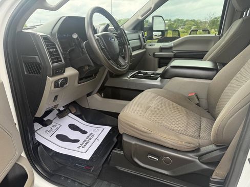 Used 2019 Ford F350 XLT w/ XLT Premium Package AWD/4WD image 17
