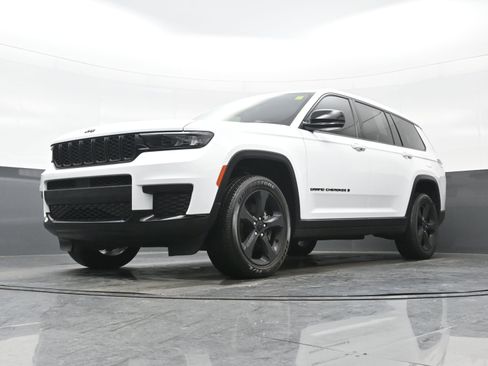 Used 2023 Jeep Grand Cherokee L Laredo image 26