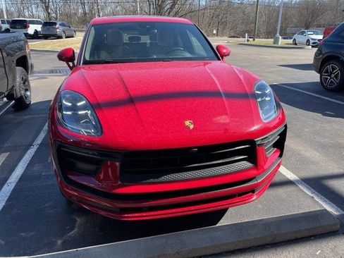 Used 2022 Porsche Macan AWD/4WD image 2