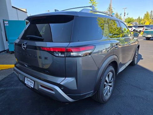 Used 2023 Nissan Pathfinder SL w/ Lighting Package (N92) FWD image 4