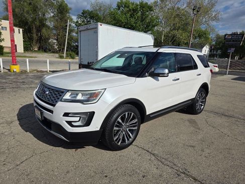 Used 2017 Ford Explorer Platinum AWD/4WD image 2