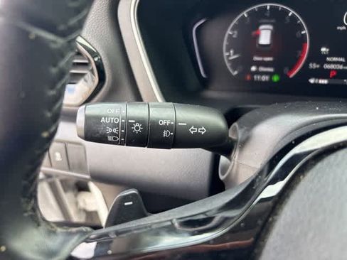 Used 2023 Honda Pilot Touring image 12