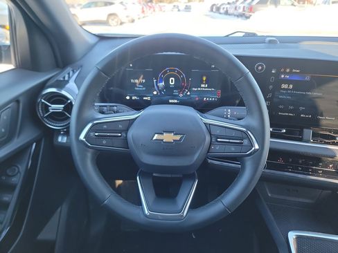 Used 2025 Chevrolet Equinox LT image 14