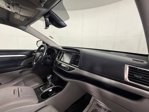 Used 2017 Toyota Highlander XLE FWD image 32