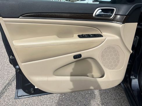 Used 2014 Jeep Grand Cherokee Limited w/ Luxury Group II image 13