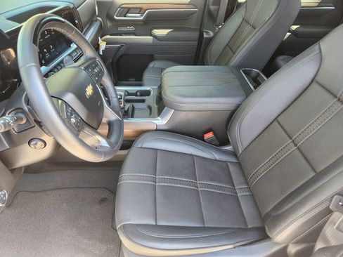 Used 2025 Chevrolet Silverado 1500 High Country AWD/4WD image 11