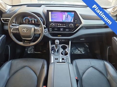 Used 2023 Toyota Highlander Platinum FWD image 14
