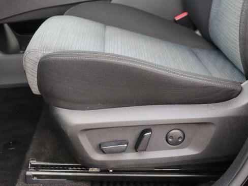 Used 2023 Nissan Rogue SV image 10