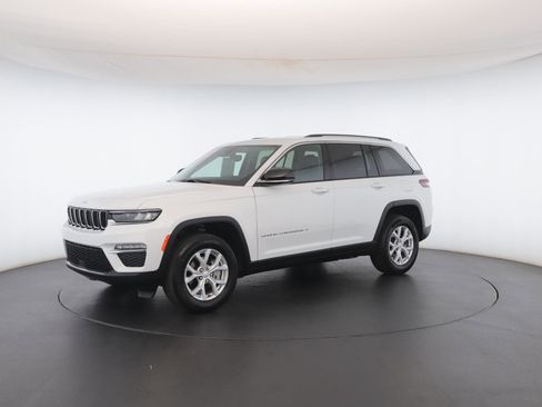 Used 2023 Jeep Grand Cherokee Limited image 38