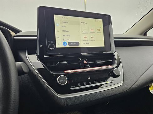 Used 2025 Toyota Corolla LE image 25