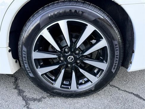 Used 2018 Nissan Altima 2.5 SV image 9