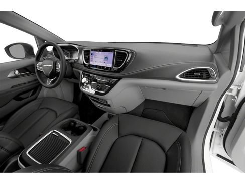 Used 2024 Chrysler Pacifica Touring-L FWD image 10