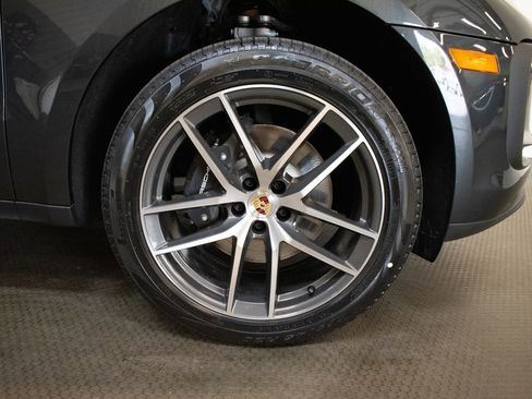 New 2026 Porsche Macan image 17